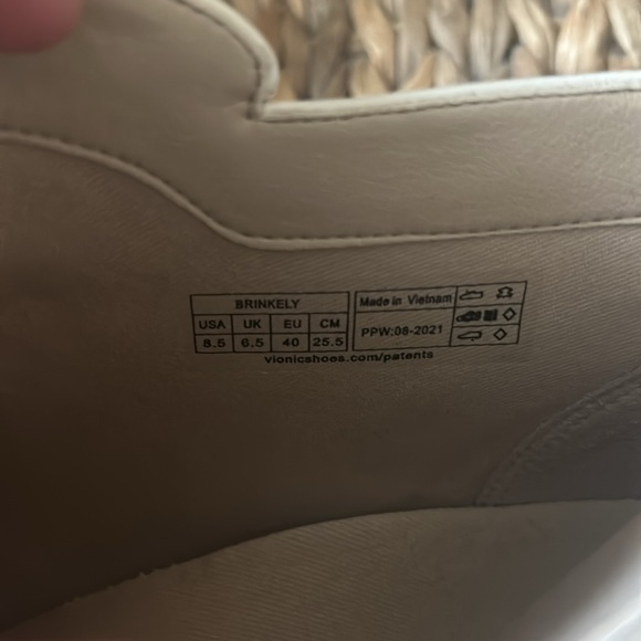 Vionic Brinkley size 8.5- NWOB - Picture 3 of 4
